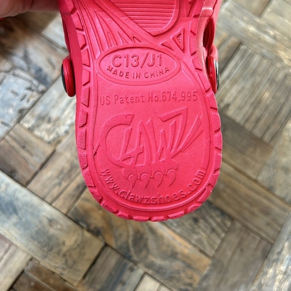 Clawz Kids Red Slip On Clogs Sandals Children’s size 13 - Picture 8 of 10
